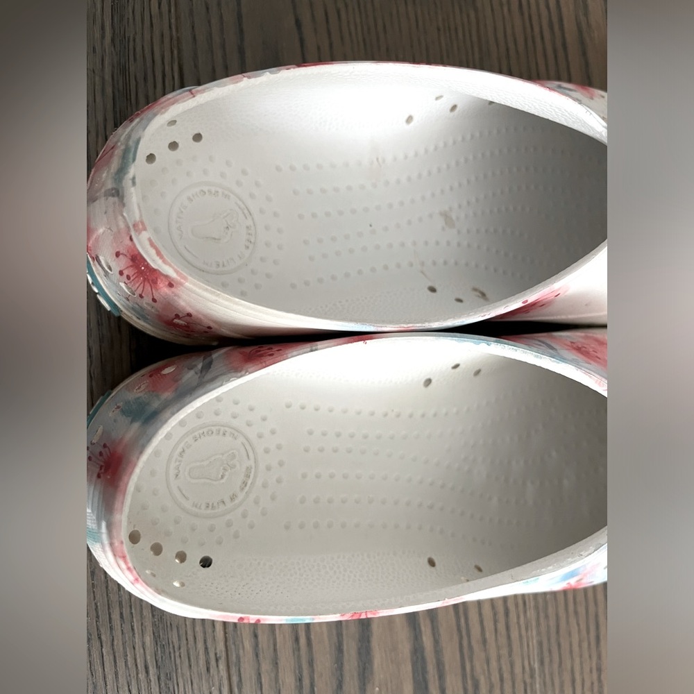Native Shoes | Size 8W | Cherry Blossom/watercolor - Picture 4 of 4